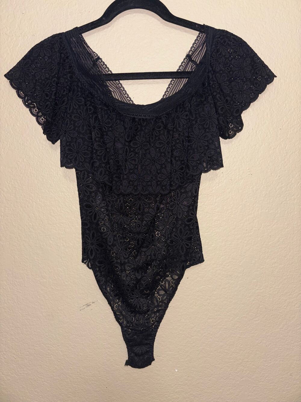 Victoria’s Secret Ivory Daisy Lace Ruffle Bodysuit